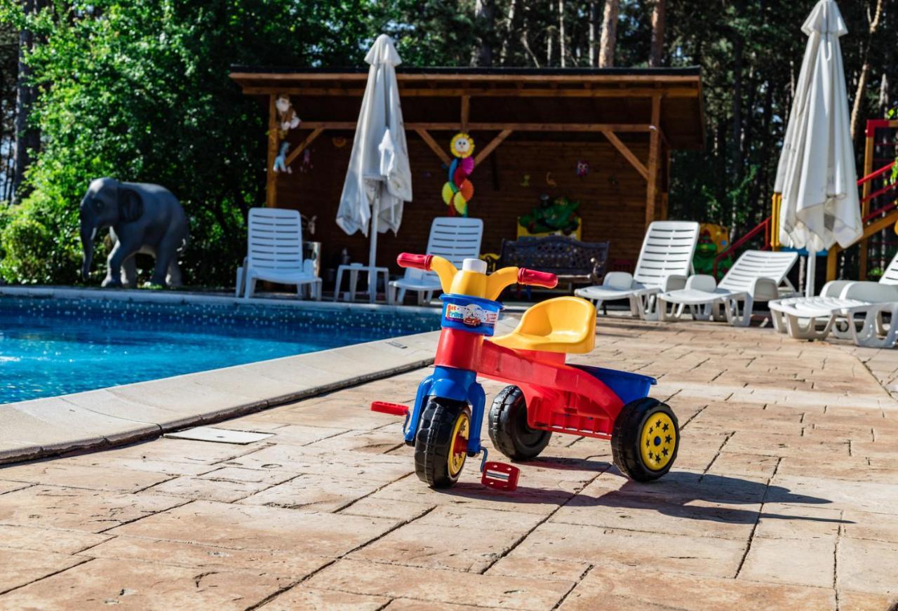 Spa Hotel Dvoretsa เวลินกราด ภายนอก รูปภาพ A tricycle