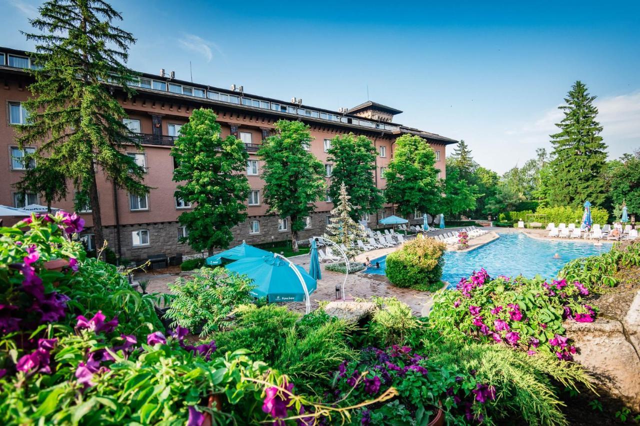 Spa Hotel Dvoretsa เวลินกราด ภายนอก รูปภาพ The hotel complex